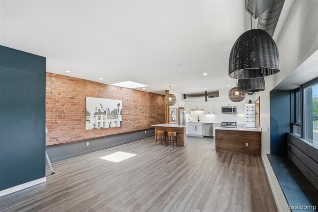 Foto del edificio - 436 E Milwaukee Ave
