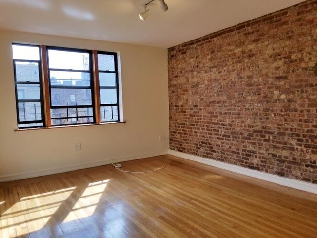 Building Photo - 715 W 172nd St