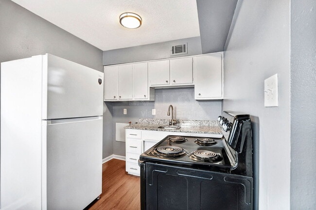 Foto del edificio - 3206 Orchard Manor Cir