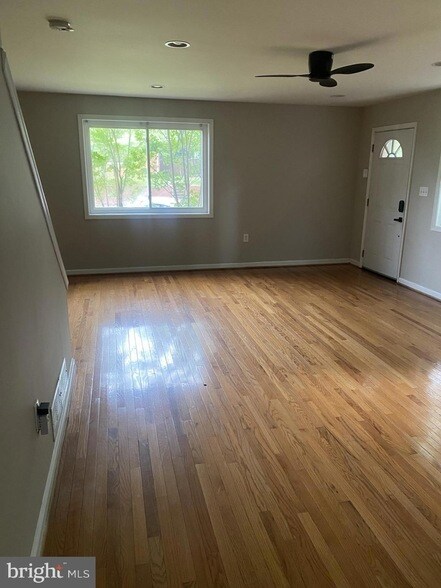 Foto del edificio - 2217 Gaylord Dr