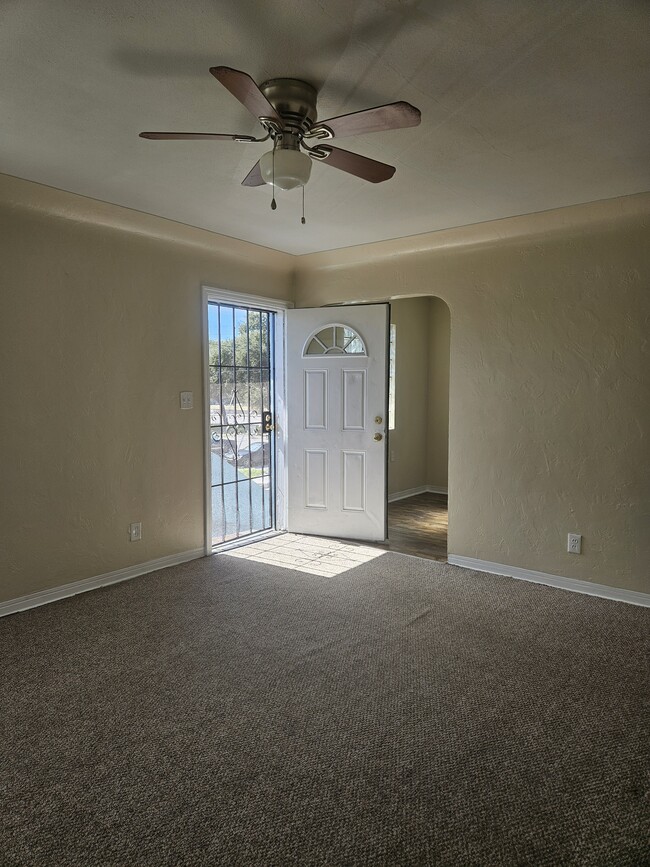 Living Room - 885 Paris Ave S