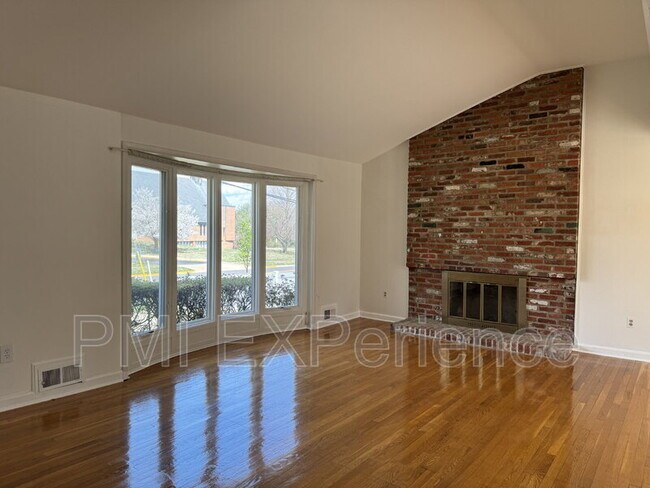Foto del edificio - 6108 Lone Oak Dr