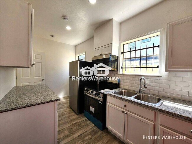 Foto del edificio - 2706 Berry St