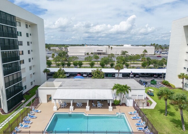 Foto del edificio - 250 S Sykes Creek Pky