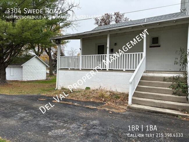 Building Photo - Newly Renovated 1-Bedroom Rear Apartment F...
