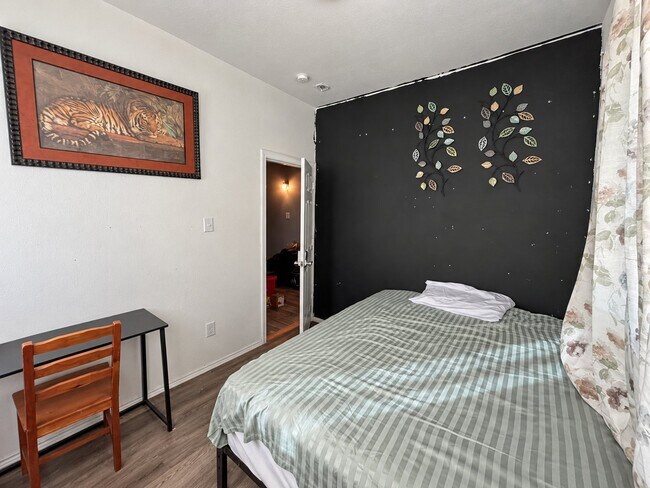 Foto del edificio - 2315 Gilford St