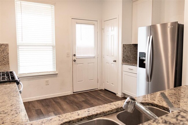 Foto del edificio - 14511 Sweet Cherry Dr