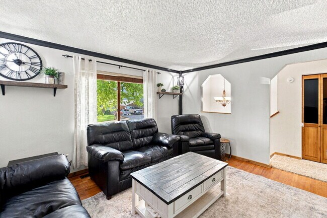 Foto del edificio - Beautiful 4BED/2BA Tri-Level Home in Widefield Country Club Heights