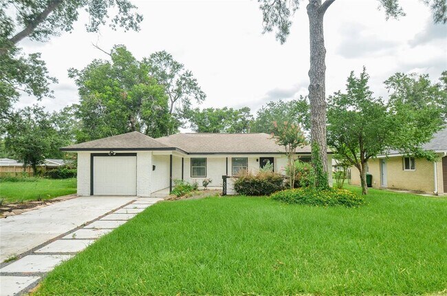 Foto del edificio - 6030 Woodbrook Ln