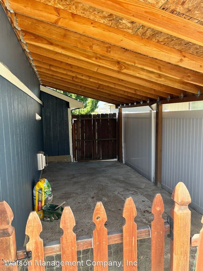 Building Photo - 3 br, 3 bath House - 7002 N Bluegrass