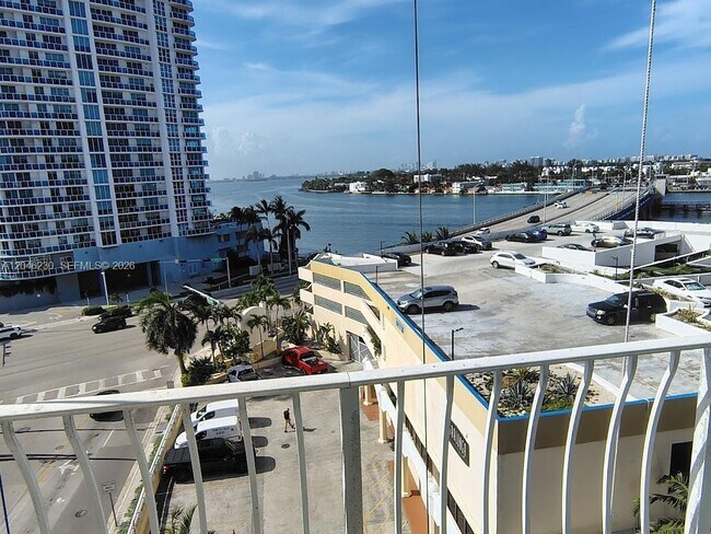 Building Photo - 7601 E Treasure Dr
