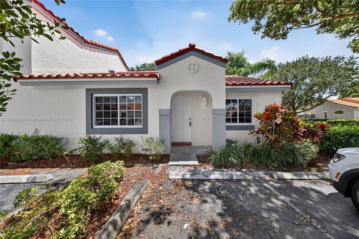 Foto principal - 1545 Springside Dr