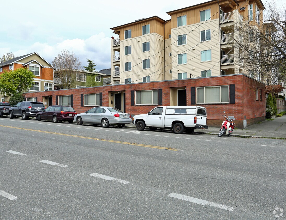 Foto principal - 5700-5708 20th Ave NW