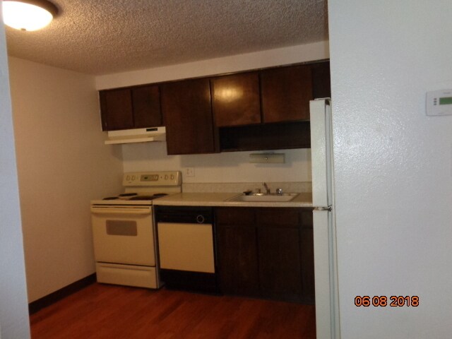 Building Photo - 1304 S Parker Rd