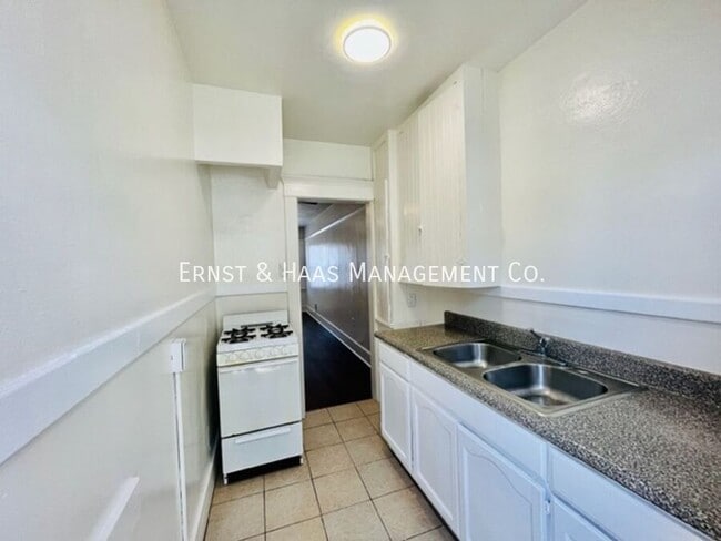 Foto del edificio - 826 Magnolia Ave