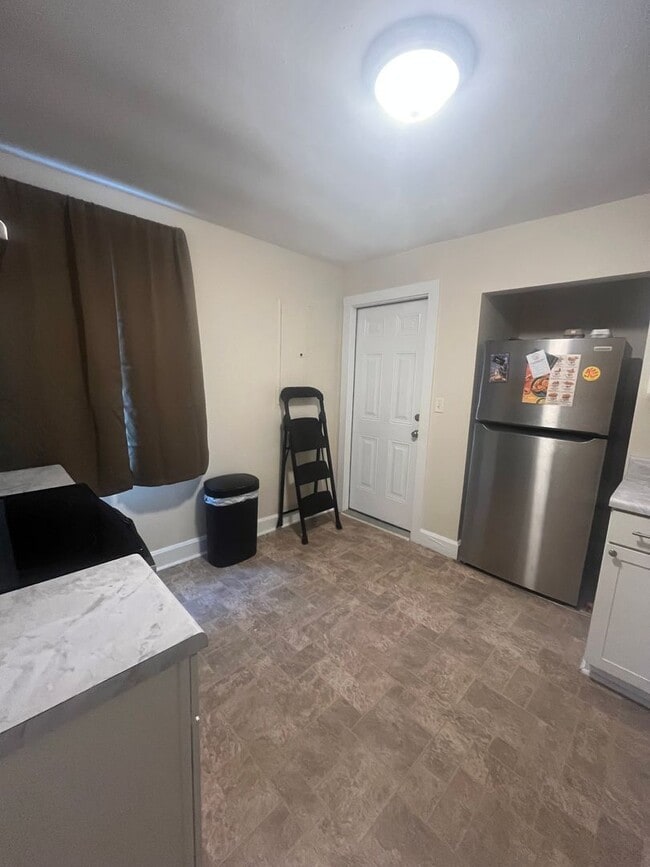 Building Photo - Cozy Cottage in West Nashville, Walk to Charlotte Park, Easy Interstate Access, Fenced Yard, Pet ...