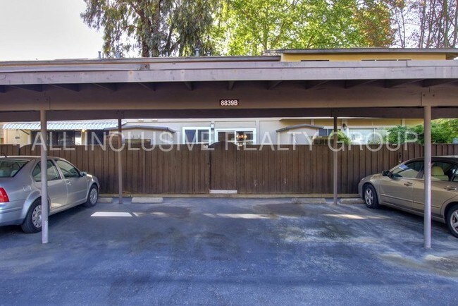 Building Photo - Beautiful 2 bedroom Townhome