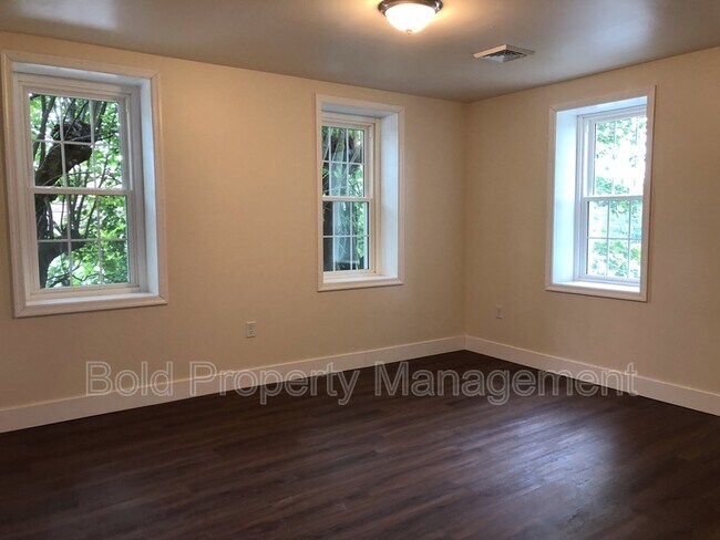 Building Photo - 8424 Lancaster Ave