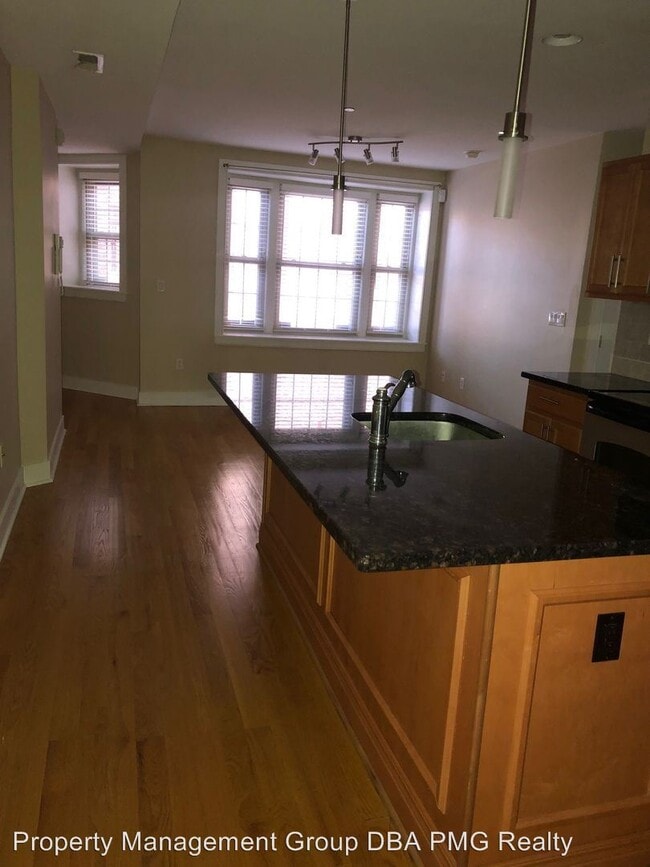 Building Photo - 2 br, 2 bath Apartment - 4300 Spruce St #A102