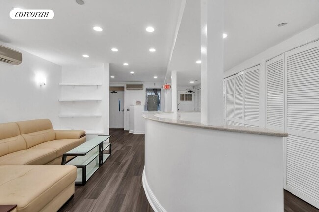 Foto del edificio - 244 E 32nd St