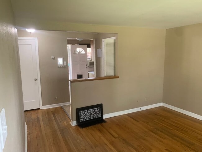 Foto del edificio - Quaint 2 Bedroom Duplex in the Highlands!!!