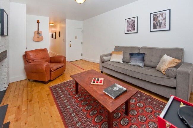 Foto del edificio - 218 E 5th St