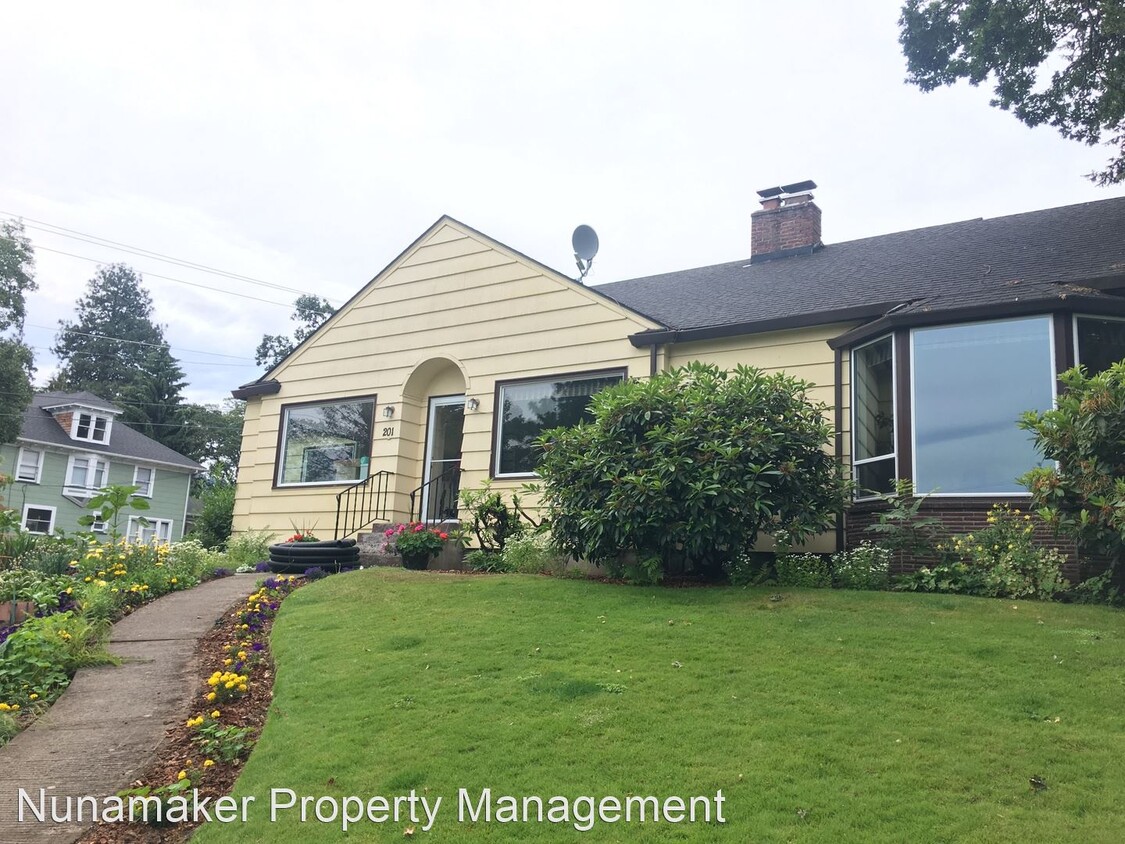 Foto principal - 3 br, 2 bath House - 201 Montello Avenue
