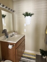 Building Photo - 418 Garland Dr