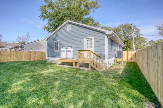 Foto del edificio - 705 Country Club Rd