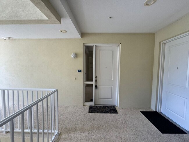 Building Photo - Exquisite Fully Furnished 3-bed/2.5 Bath C...