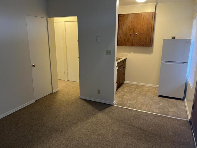 Building Photo - 1 bedroom in Seattle WA 98105