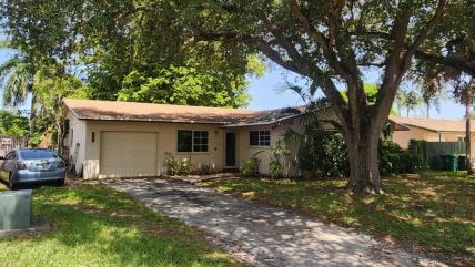 Foto principal - 4512 SW 27th Ter