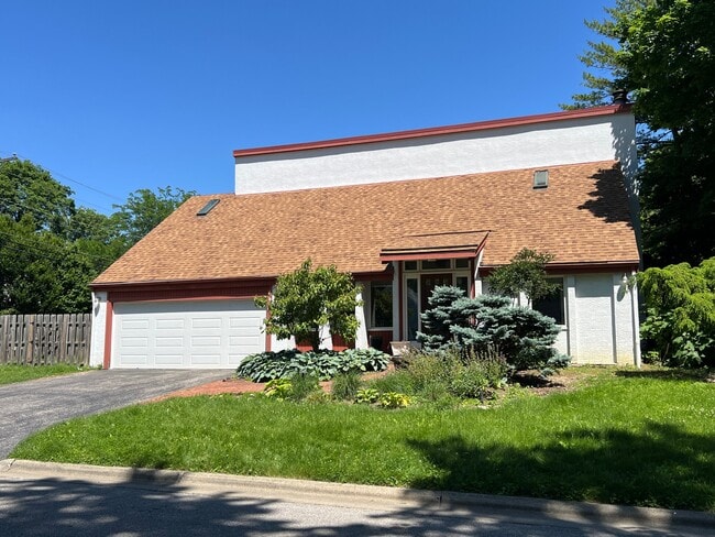 Building Photo - 1675 W Lane Ave