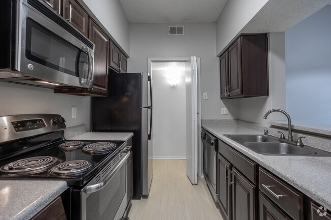 1BR, 1BA - A1 Classic - Kitchen - The Dayton