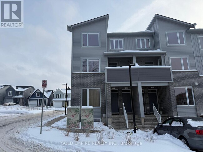 Building Photo - 990 Deveron Crescent