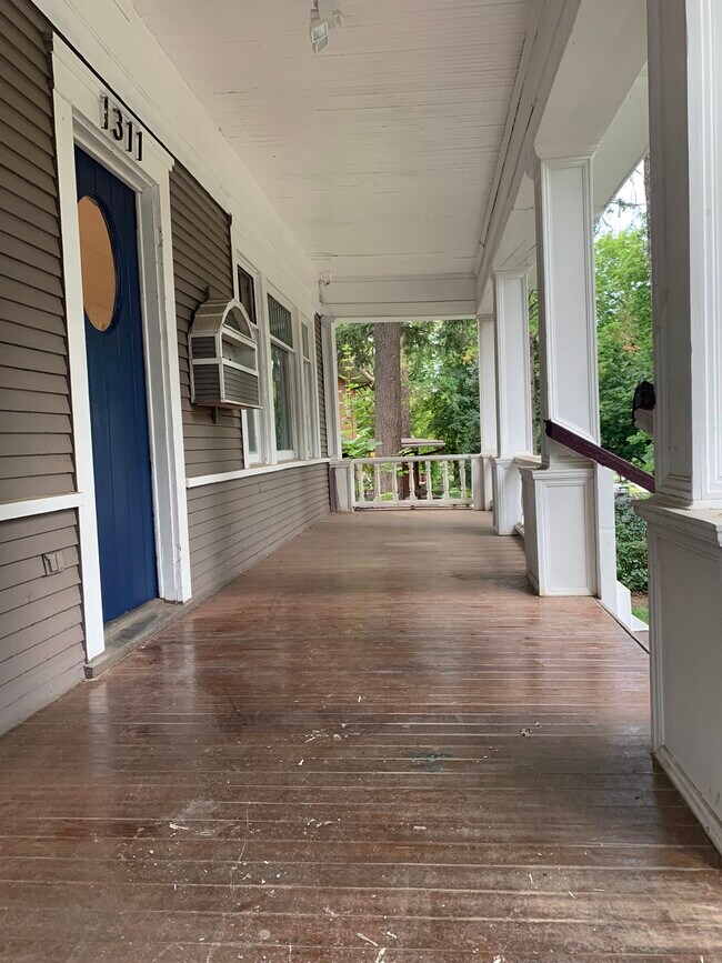 Building Photo - 1311 West 9th Avenue, Unit 2