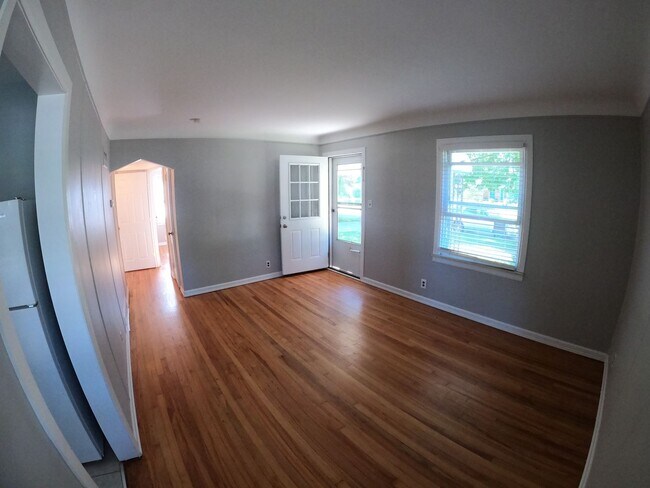 Foto del edificio - 2 bed 1 bath Royal Oak ranch