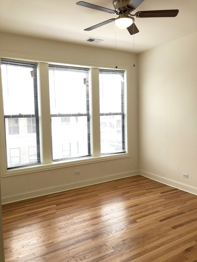 Foto del edificio - 914 W Montrose Ave