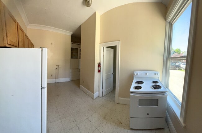 Building Photo - 24 Loomis St