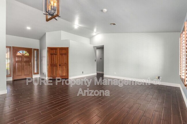 Building Photo - 3925 E Des Moines St