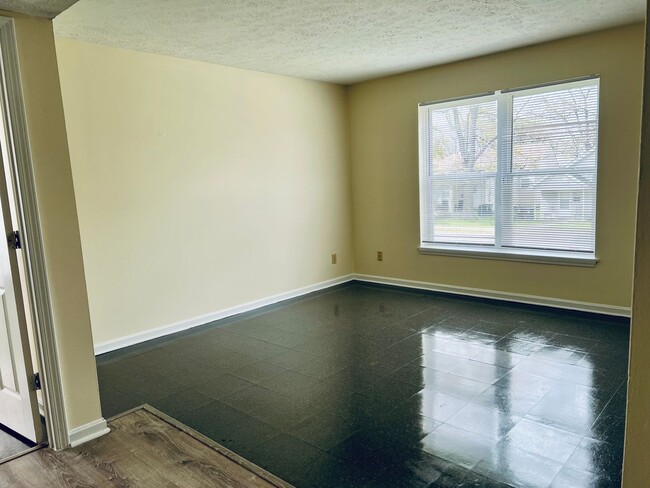 Building Photo - 1BR in West Louisville-Section 8 accepted!