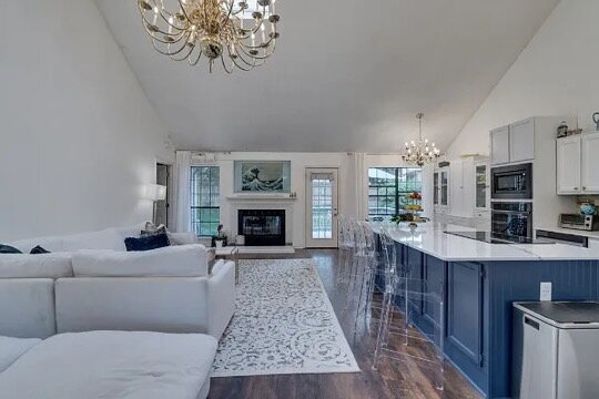 Foto del edificio - Modern, light-filled home in a prime location!