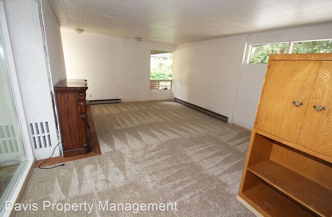 Building Photo - 5 br, 2 bath House - 10425 NE 124th ST