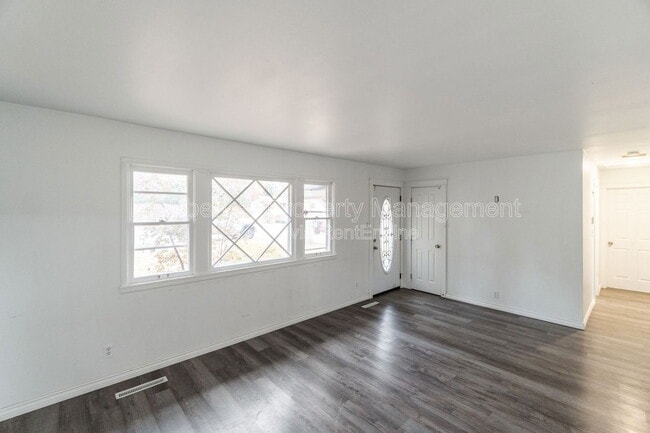 Building Photo - 1911 E Thurston Ave