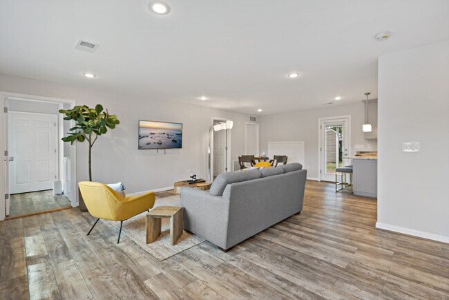 Foto del edificio - 6532 Summerton Way