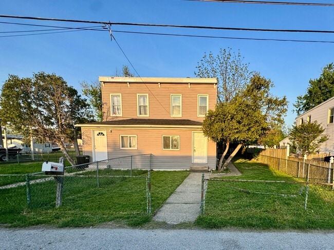 Building Photo - 2511 S Snyder Ave