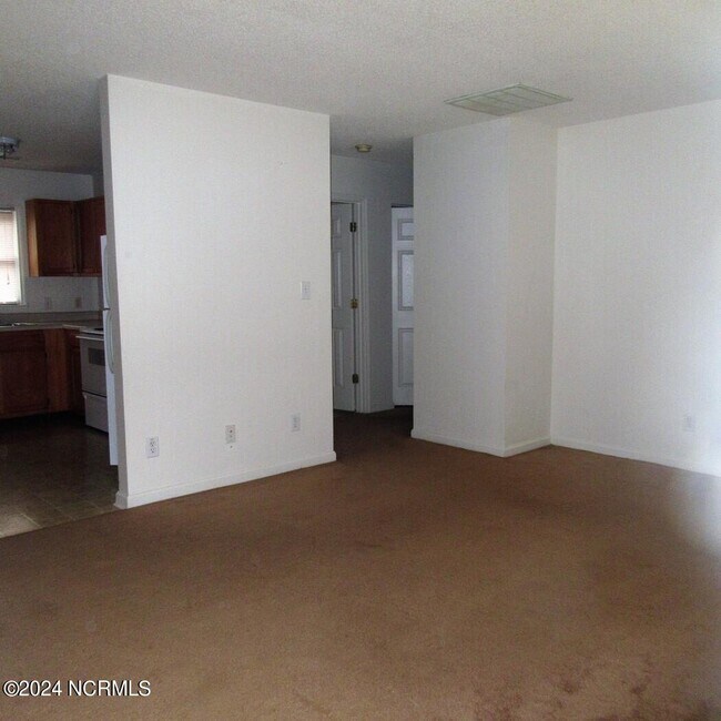 Building Photo - 155 Lakewood Dr