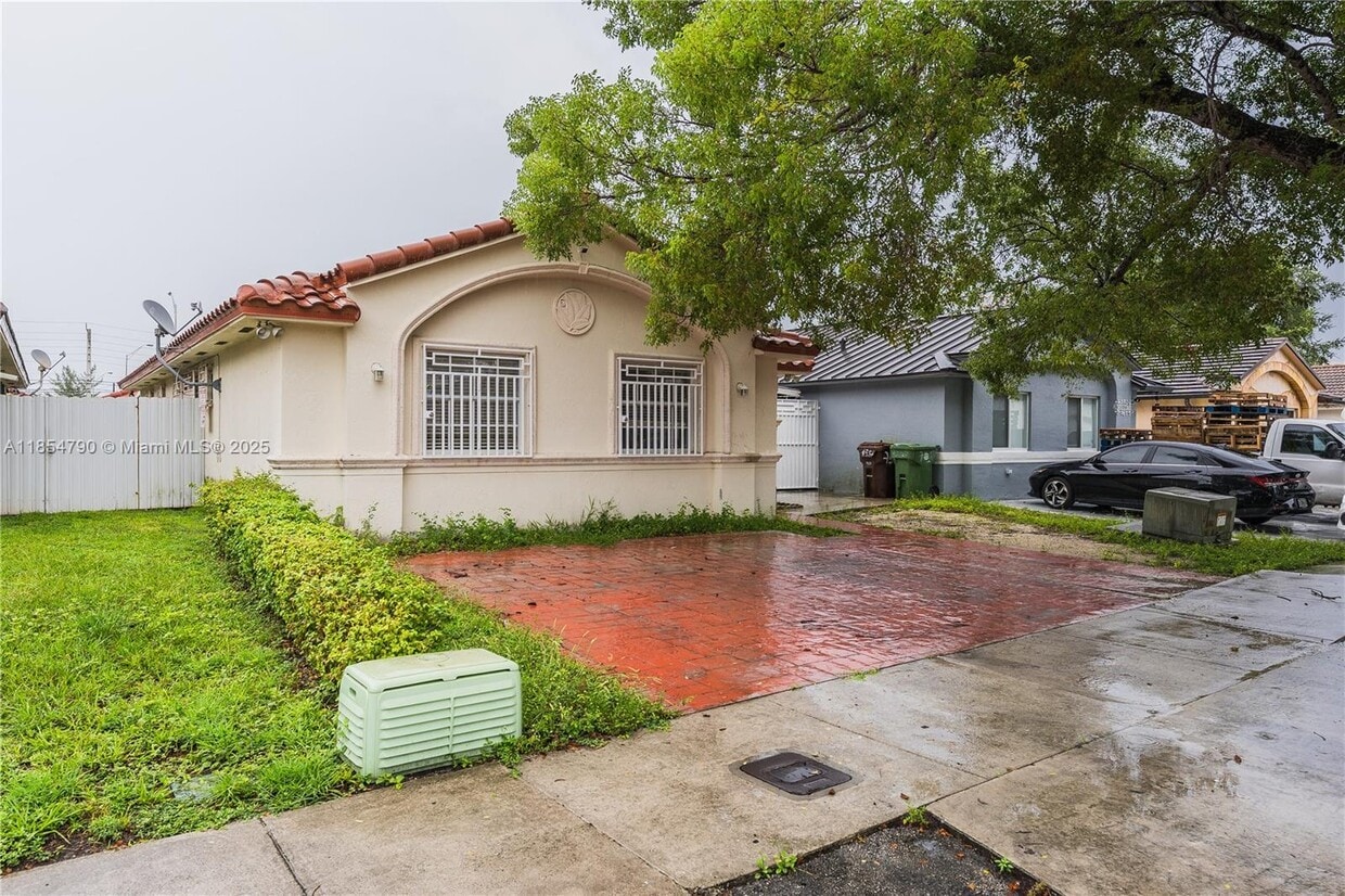 Foto principal - 7553 W 4th Ct