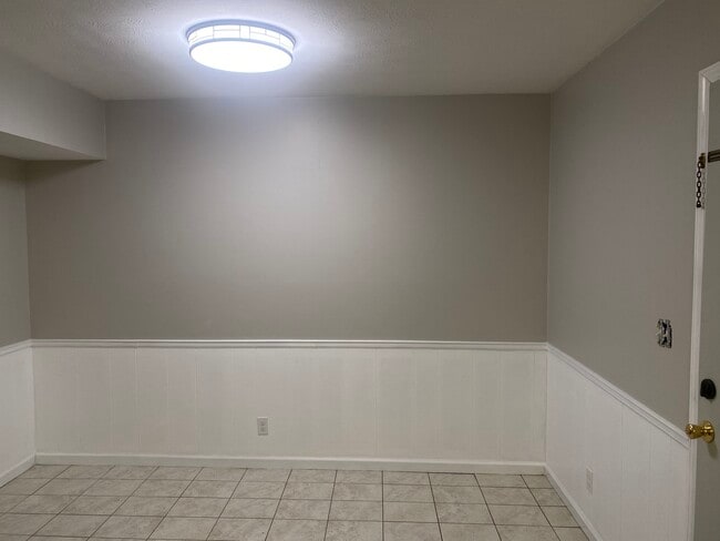 Building Photo - 3400 Maxon Rd