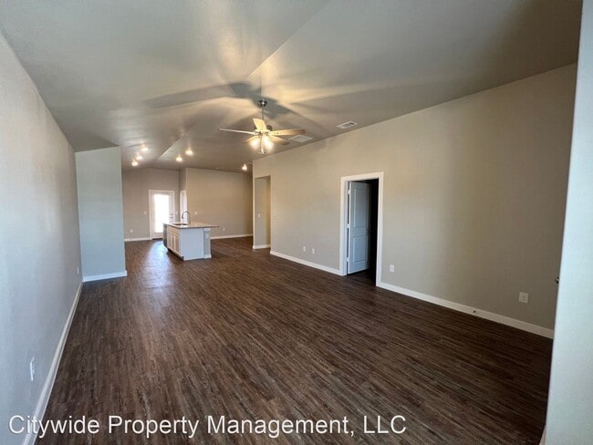 Building Photo - 3 br, 2 bath House - 412 E 31st Street